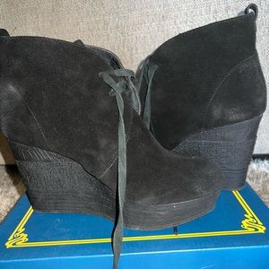 Sbicca Black Suede Wedge Booties 8.5